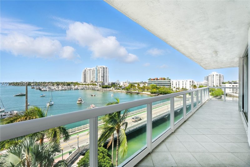 Condo for sale at Grand Venetian 604