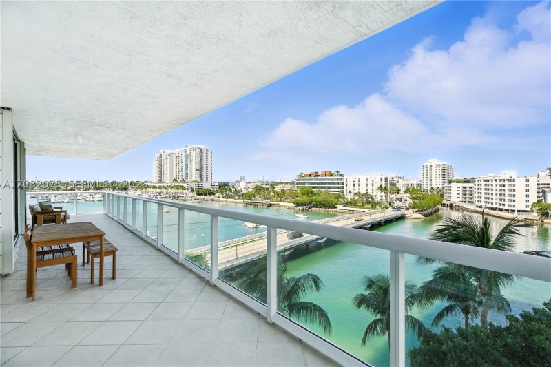 Condo for sale at Grand Venetian 604