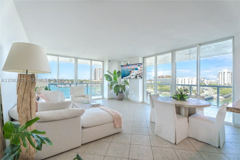 Condo for sale at Grand Venetian 604