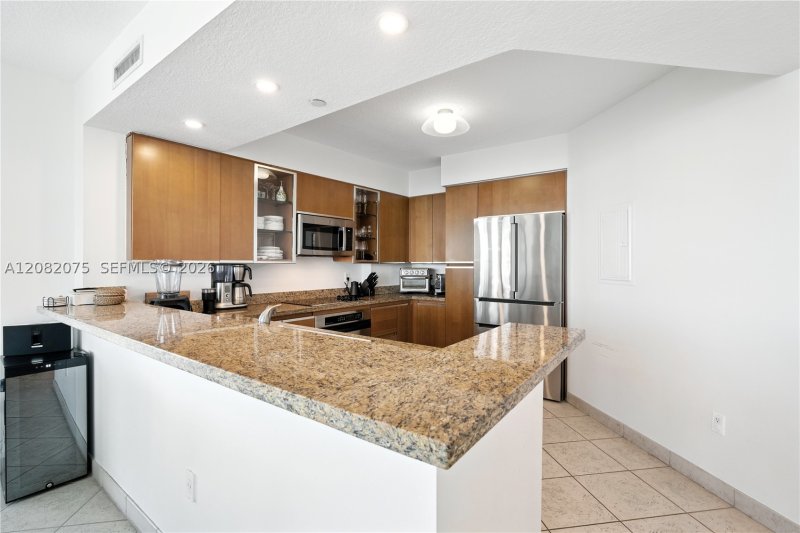 Condo for sale at Grand Venetian 604