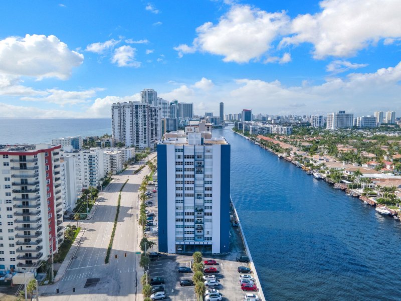 Condo for sale at Trafalgar Towers 602