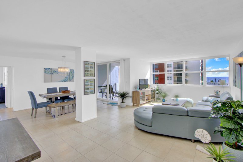 Condo for sale at Trafalgar Towers 602