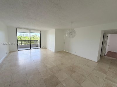 Alquiler de apartamento en Parc Central South 512