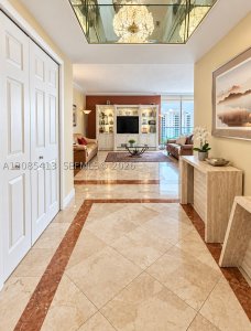 Comprar apartamento no Turnberry Towers 24E