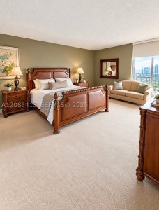 Comprar apartamento no Turnberry Towers 24E