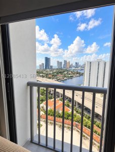Comprar apartamento no Turnberry Towers 24E