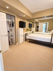 Comprar apartamento no Turnberry Towers 24E
