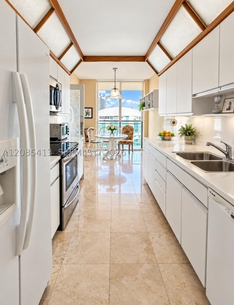 Condo for sale at Turnberry Towers 24E