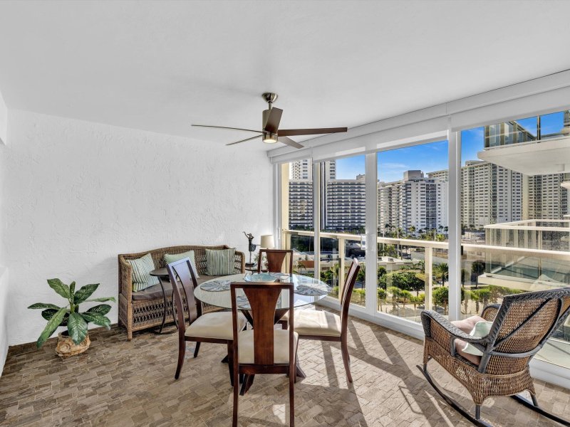 Condo for sale at Coral Ridge Towers East 912