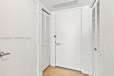 Comprar apartamento no Brickell on the River South 710