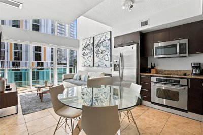 Comprar apartamento no Brickell on the River South 710