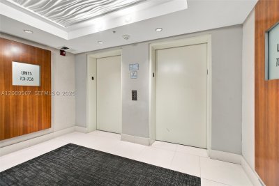 Comprar apartamento no Brickell on the River South 710