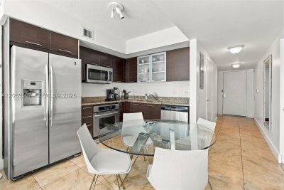 Comprar apartamento no Brickell on the River South 710
