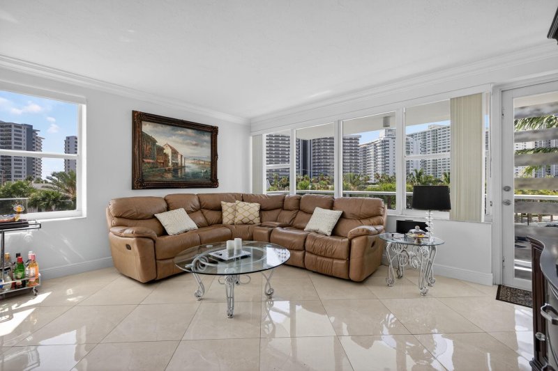 Condo for sale at Coral Ridge Towers East 309