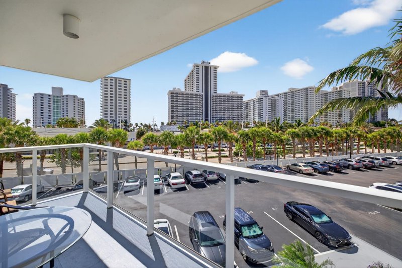 Condo for sale at Coral Ridge Towers East 309