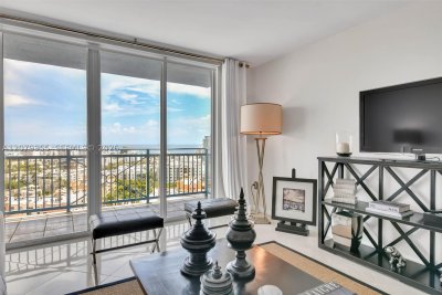 Comprar apartamento no Yacht Club at Portofino 1809