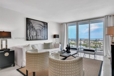 Comprar apartamento no Yacht Club at Portofino 1809