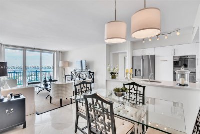 Comprar apartamento no Yacht Club at Portofino 1809
