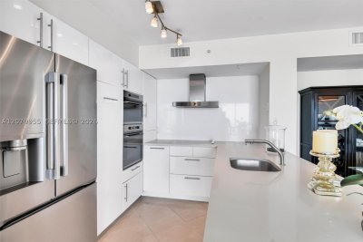 Comprar apartamento no Yacht Club at Portofino 1809