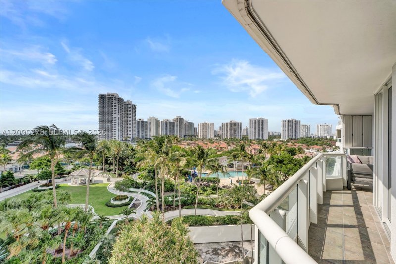 Comprar apartamento en South Tower at The Point 901