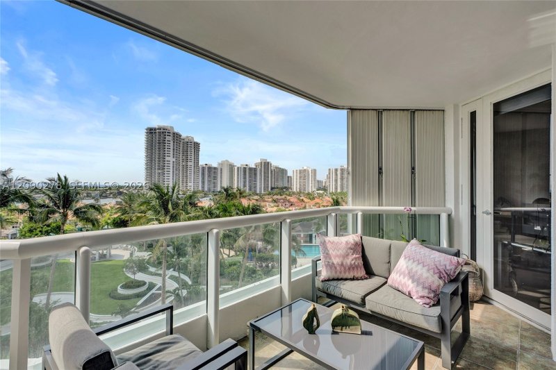 Comprar apartamento en South Tower at The Point 901