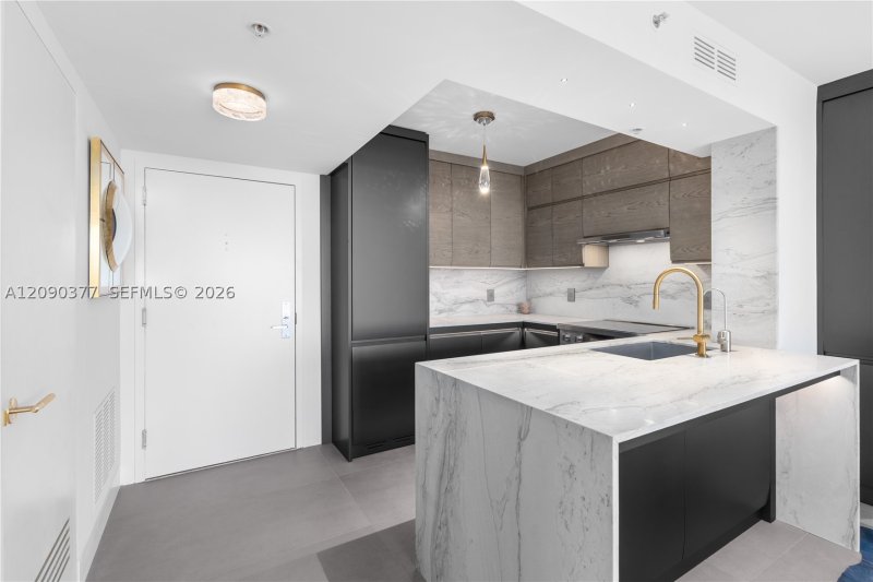 Comprar apartamento no Sunset Harbour South 2105