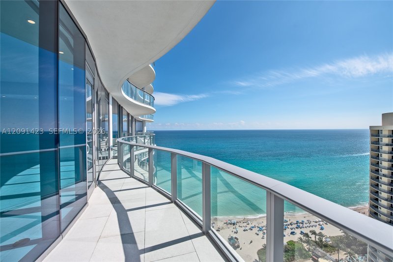Comprar apartamento en Chateau Beach Residences 2003