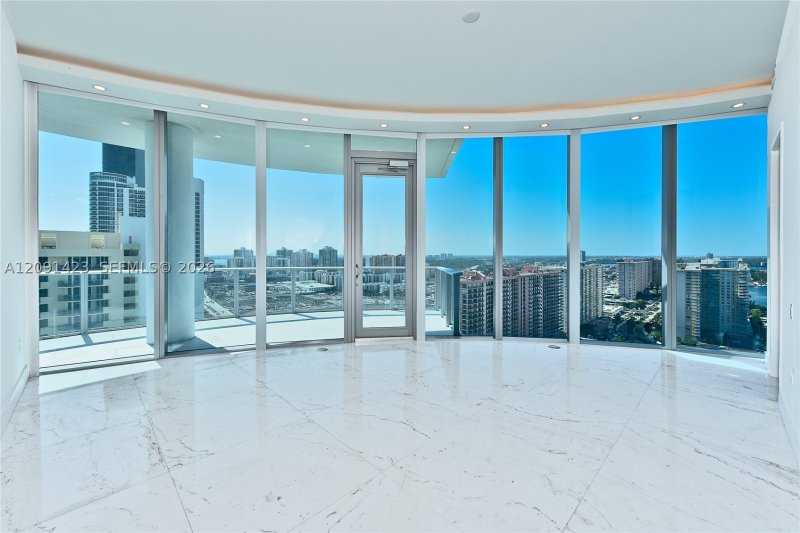 Comprar apartamento en Chateau Beach Residences 2003