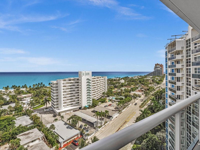 Condo for sale at Vantage View 1708