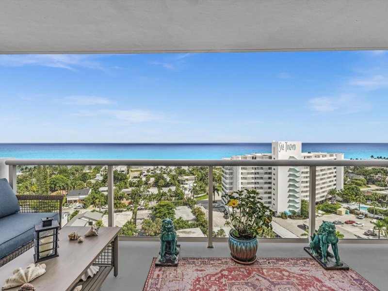 Condo for sale at Vantage View 1708