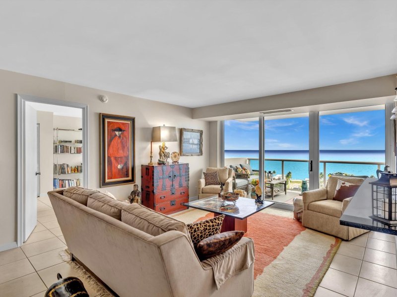 Condo for sale at Vantage View 1708