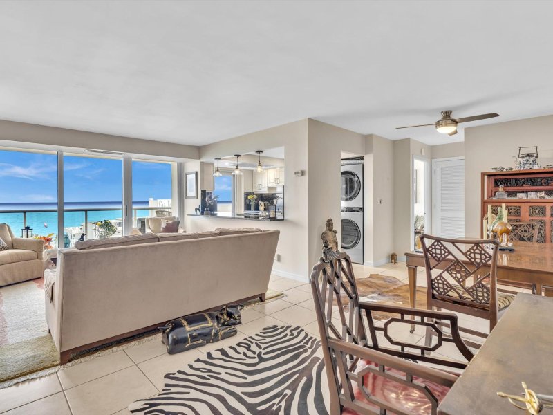 Condo for sale at Vantage View 1708
