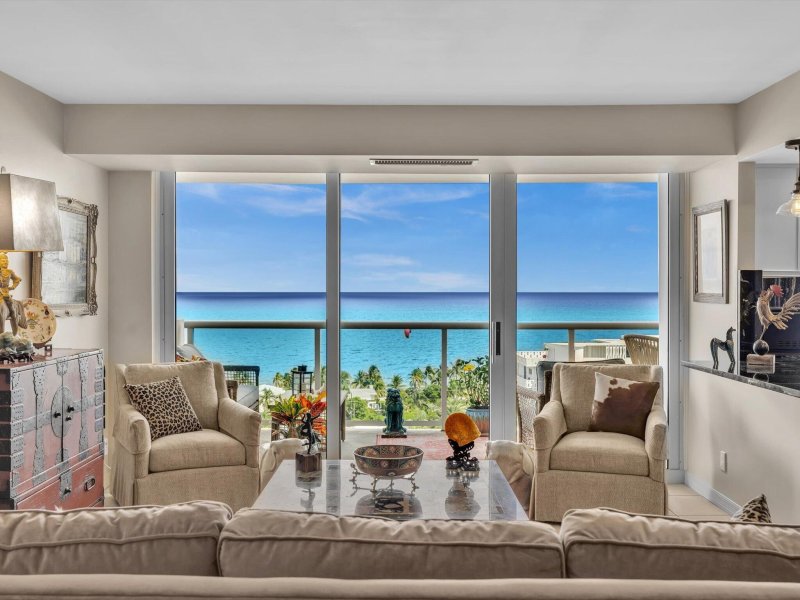 Condo for sale at Vantage View 1708