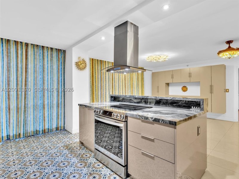 Comprar apartamento en Mystic Pointe 500 2002