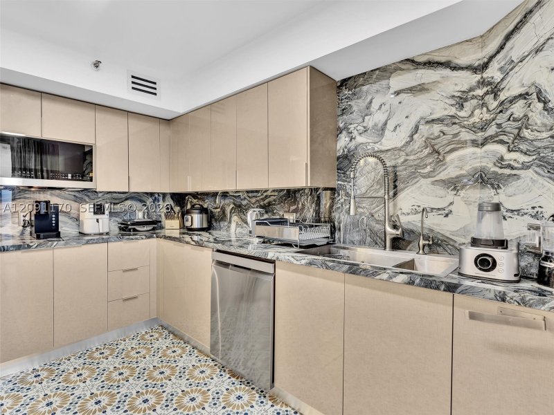 Comprar apartamento en Mystic Pointe 500 2002