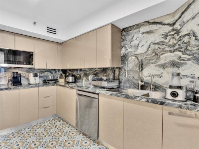 Comprar apartamento en Mystic Pointe 500 2002