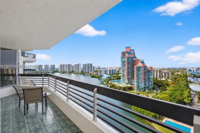 Mystic Pointe 500 Apt #2002