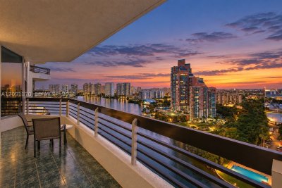 Comprar apartamento en Mystic Pointe 500 2002