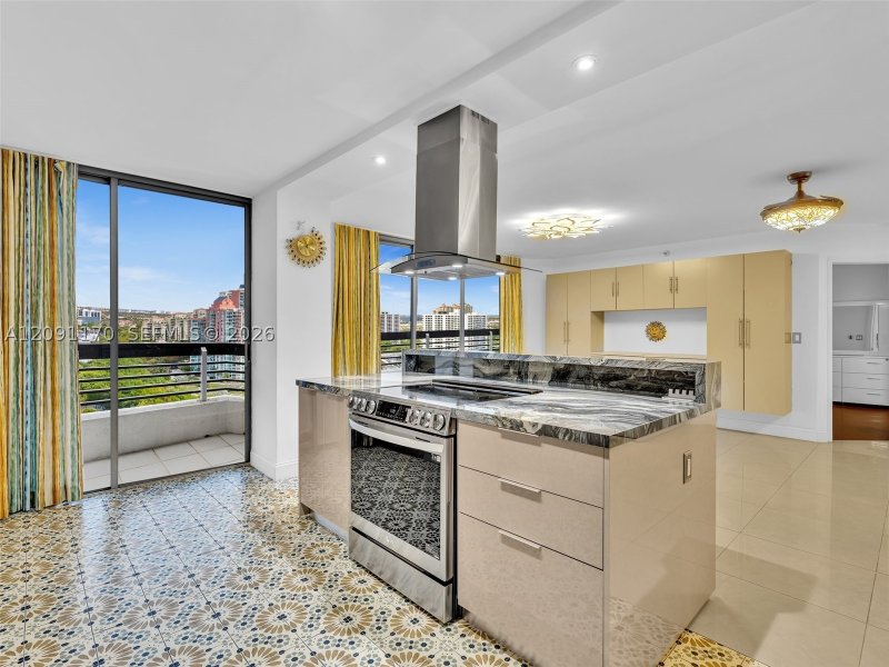 Comprar apartamento en Mystic Pointe 500 2002
