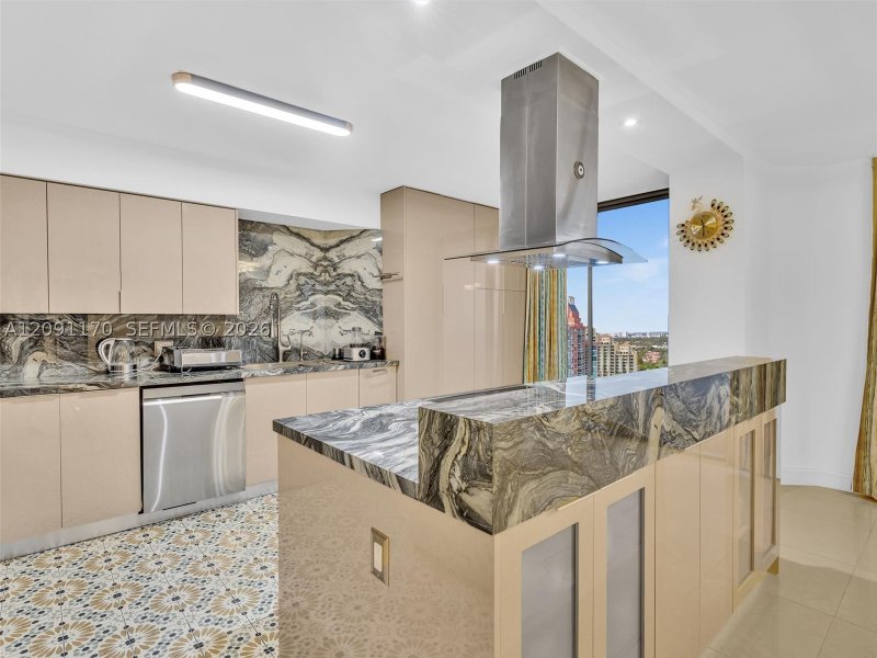 Comprar apartamento en Mystic Pointe 500 2002