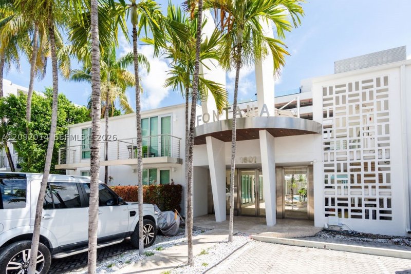 Condo for sale at The Fontana 209