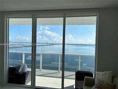 Aluguel de apartamento no Bay House 3003