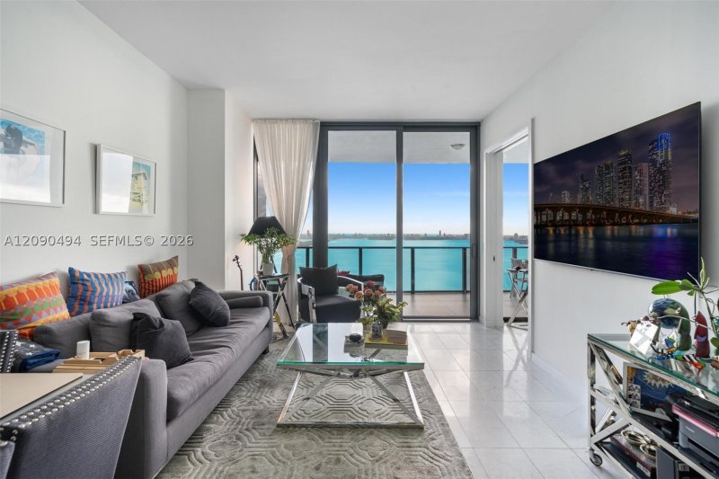 Condo for sale at Gran Paraiso 2904