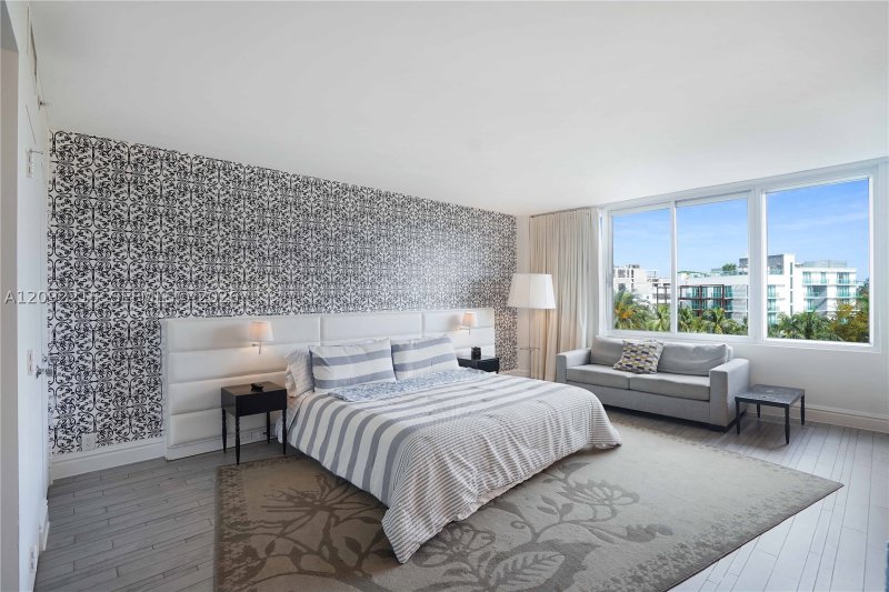 Condo for sale at Mondrian 1115