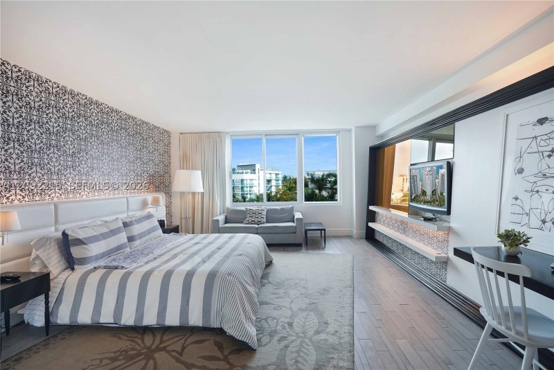 Condo for sale at Mondrian 1115