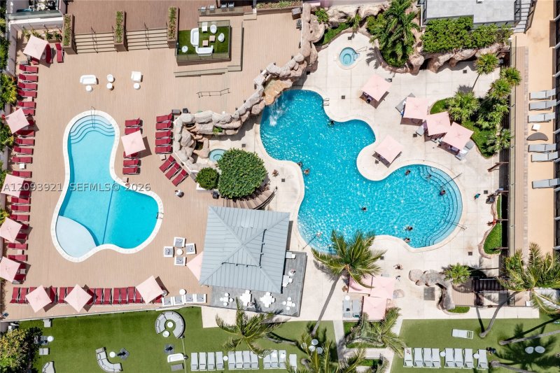 Condo for sale at The Alexander 1114