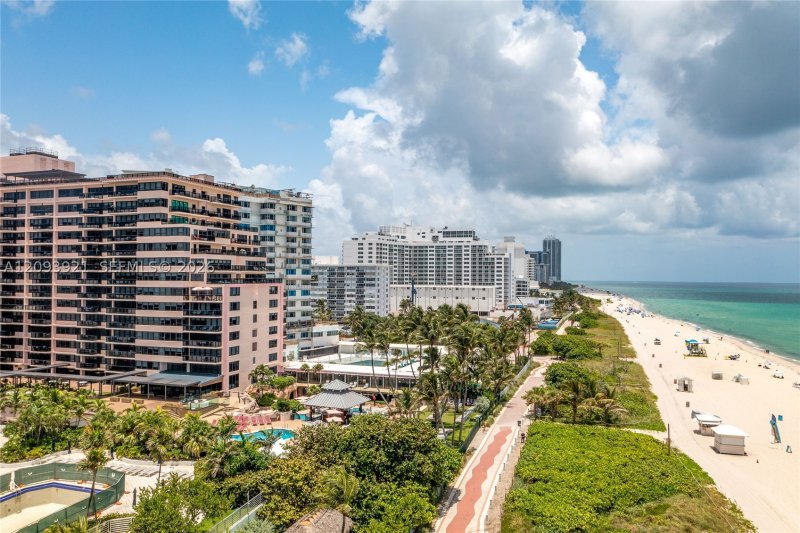 Condo for sale at The Alexander 1114