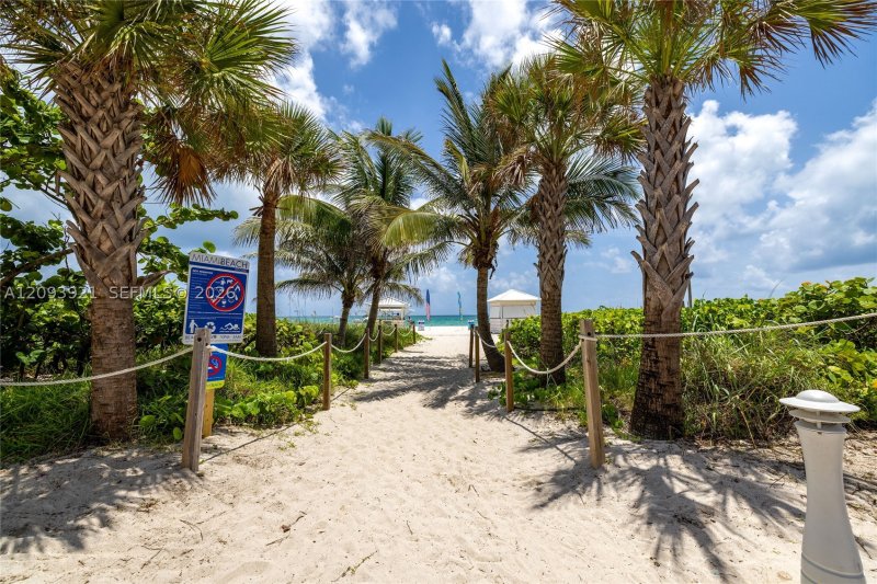 Condo for sale at The Alexander 1114