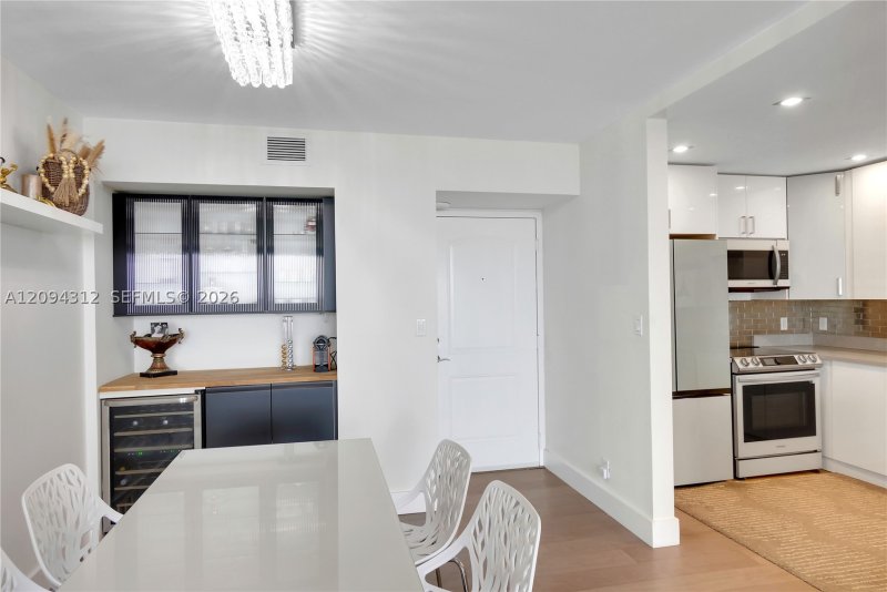 Condo for sale at Arlen House 1008