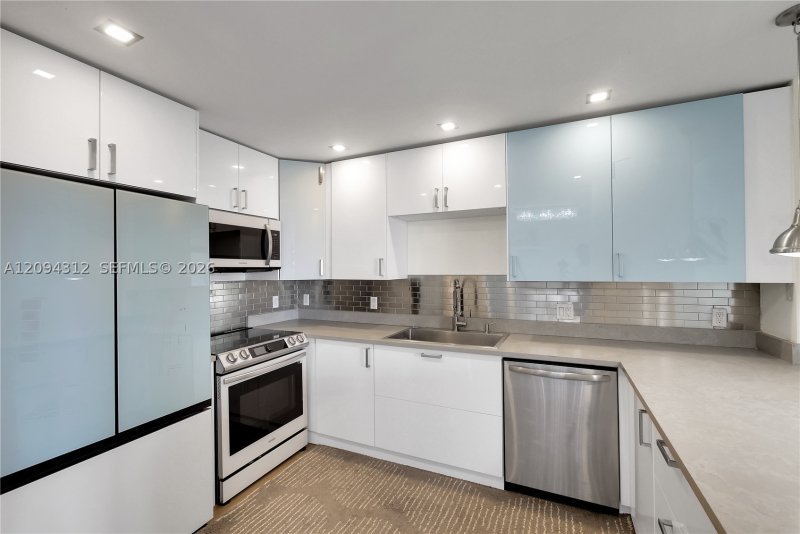 Condo for sale at Arlen House 1008